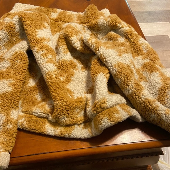 Furry jacket - Picture 4 of 4